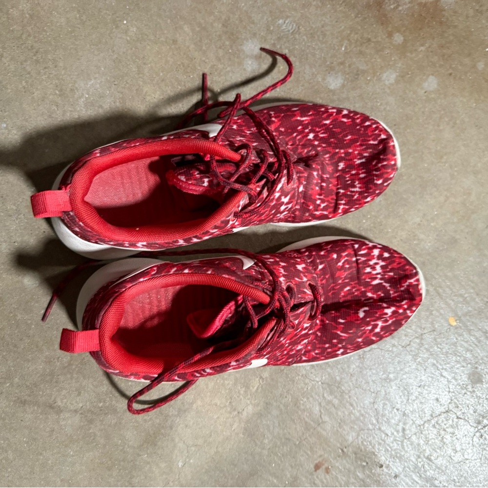 Nike Red Sneakers Lightweight Breathable Design